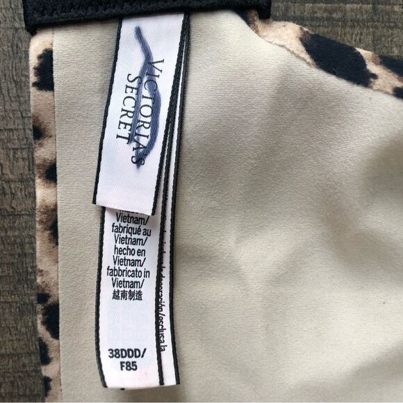 Victoria’s Secret Lined Demi 38DDD - Picture 6 of 6